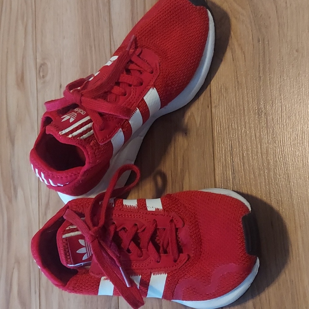 Kids 4 red addidas white stripes tie athletic shoes